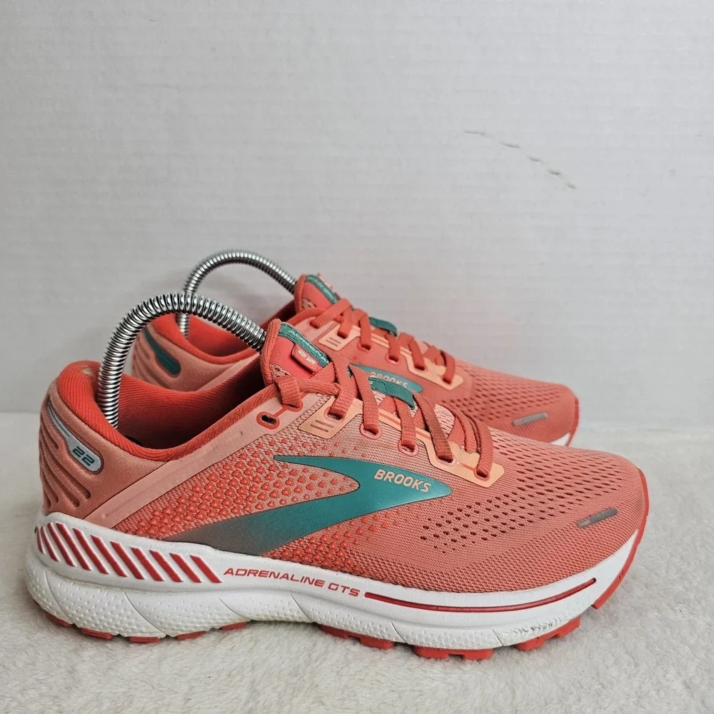 Brooks Adrenaline GTS 22 Women Size 8B Running Shoes Orange Coral